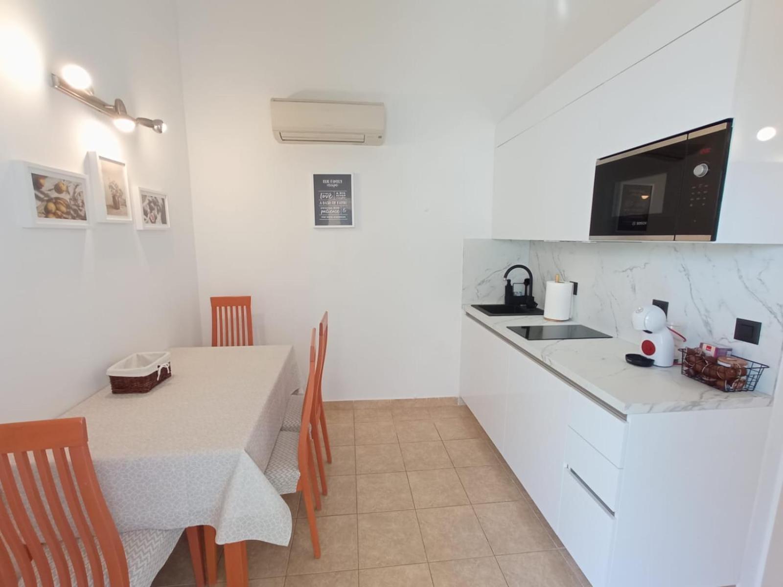 Sunny Beach Apartment Lavica ポドストラナ エクステリア 写真